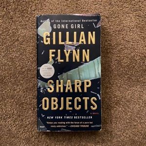 Sharp Objects by Gillian Flynn